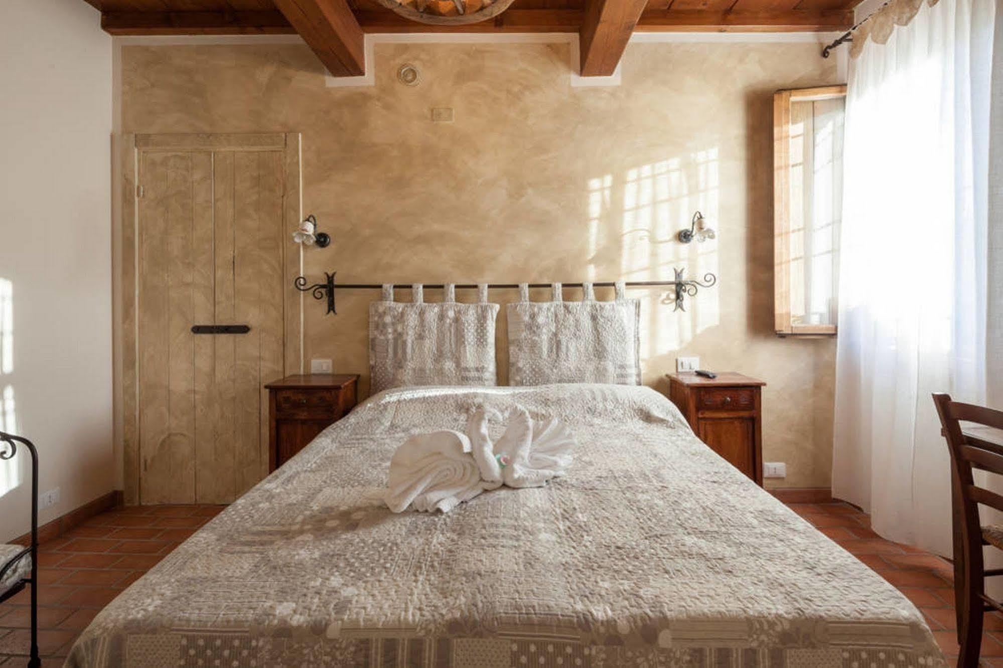 Bed and Breakfast La Casa Delle Rondini Roncoferraro Exterior foto